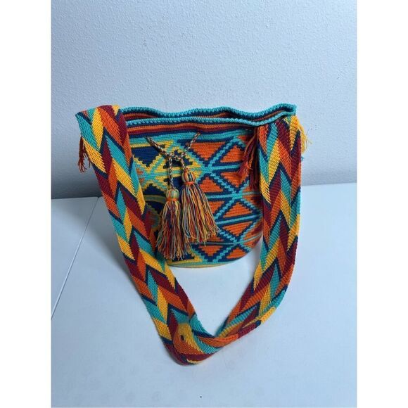 A 100% handmade Authentic Mochila Wayuu Indigenous Colombian Bag - Picture 14 of 14